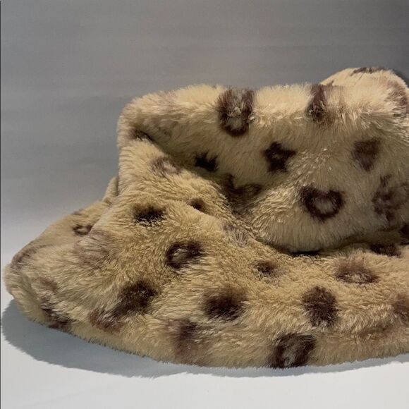 Leopard Print Faux Fur Bucket Hat - Picture 4 of 6